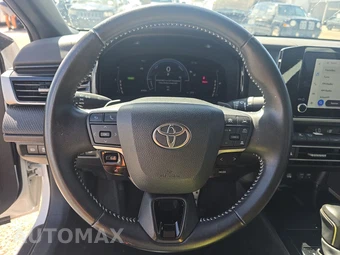 2025 Toyota Camry SE - miniatura 10