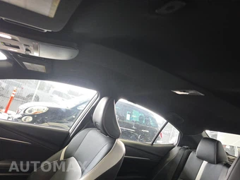 2025 Toyota Camry SE - miniatura 18