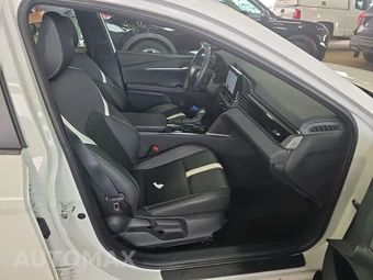 2025 Toyota Camry SE - miniatura 8