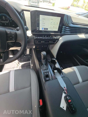 2025 Toyota Camry SE - miniatura 10