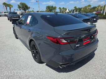 2025 Toyota Camry SE - miniatura 2