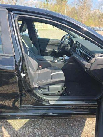 2025 Toyota Camry SE - miniatura 18