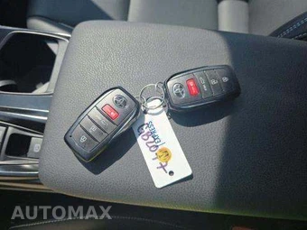 2025 Toyota Camry SE - miniatura 8