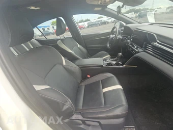 2025 Toyota Camry SE - miniatura 8