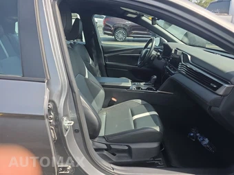 2025 Toyota Camry SE - miniatura 14