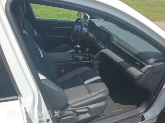 2025 Toyota Camry SE - miniatura 14