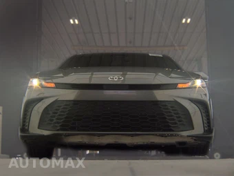 2025 Toyota Camry SE - miniatura 3