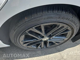 2025 Toyota Camry SE - miniatura 11