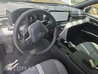 2025 Toyota Camry SE - miniatura 14