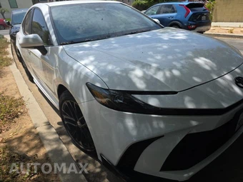 2025 Toyota Camry SE - miniatura 3