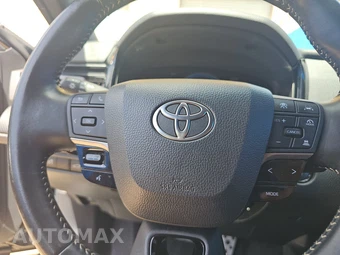 2025 Toyota Camry SE - miniatura 10