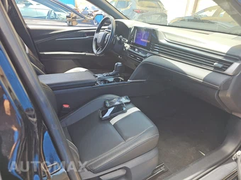 2025 Toyota Camry SE - miniatura 8