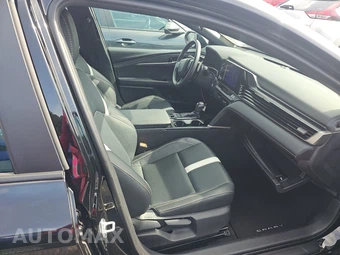 2025 Toyota Camry SE - miniatura 14