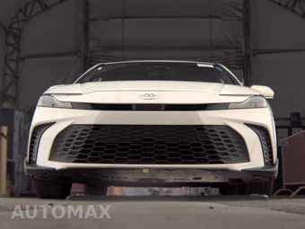 2025 Toyota Camry SE - miniatura 3