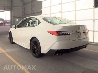 2025 Toyota Camry SE - miniatura 8