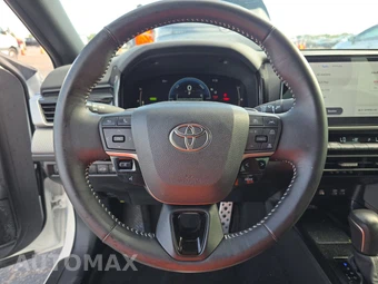 2025 Toyota Camry SE – miniatura 10