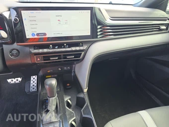 2025 Toyota Camry SE – miniatura 11