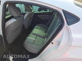 2025 Toyota Camry SE – miniatura 13