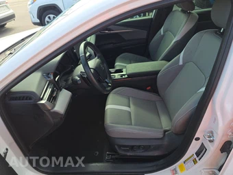 2025 Toyota Camry SE – miniatura 7