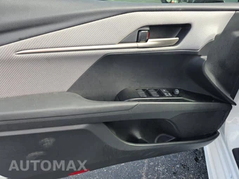 2025 Toyota Camry SE – miniatura 9