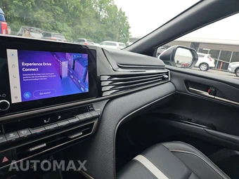 2025 Toyota Camry SE - miniatura 11