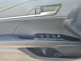 2025 Toyota Camry SE - miniatura 15