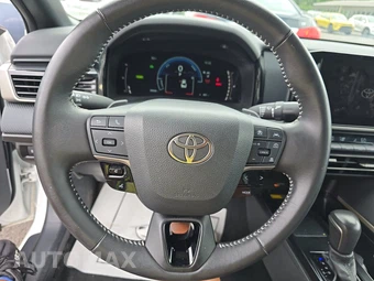 2025 Toyota Camry SE - miniatura 10