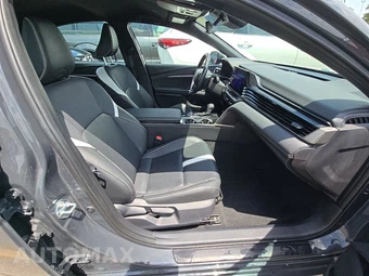 2025 Toyota Camry SE - miniatura 8