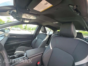 2025 Toyota Camry SE - miniatura 11