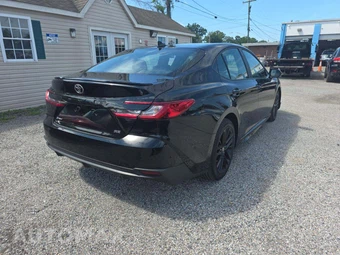 2025 Toyota Camry SE - miniatura 3