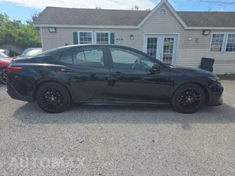 2025 Toyota Camry SE - miniatura 4