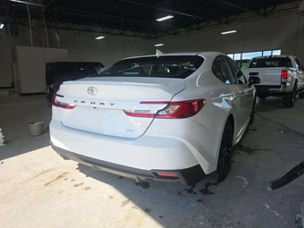 2025 Toyota Camry SE - miniatura 3