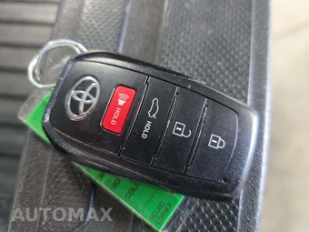 2025 Toyota Camry SE - miniatura 8