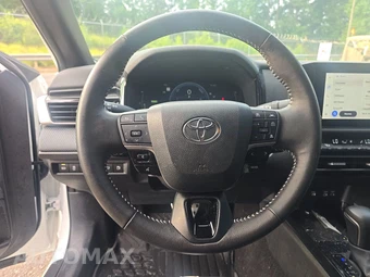 2025 Toyota Camry SE - miniatura 10
