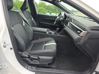 2025 Toyota Camry SE - miniatura 8
