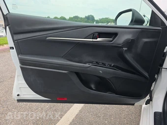 2025 Toyota Camry SE - miniatura 9