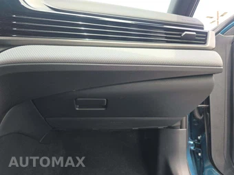 2025 Toyota Camry SE - miniatura 19