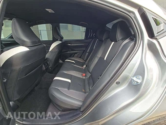 2025 Toyota Camry SE - miniatura 10
