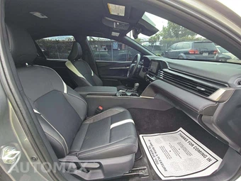 2025 Toyota Camry SE - miniatura 15