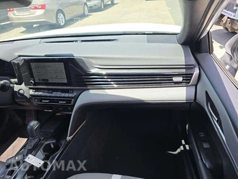 2025 Toyota Camry SE - miniatura 19