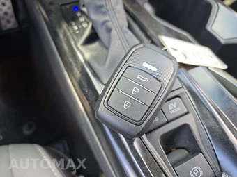 2025 Toyota Camry SE - miniatura 8