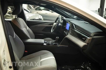 2025 Toyota Camry SE - miniatura 13