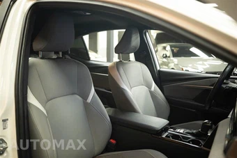 2025 Toyota Camry SE - miniatura 15