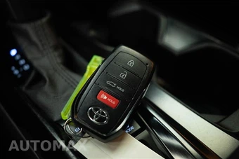 2025 Toyota Camry SE - miniatura 29