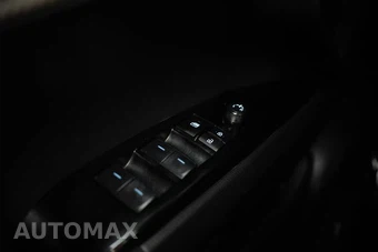 2025 Toyota Camry SE - miniatura 30