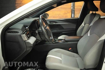 2025 Toyota Camry SE - miniatura 8