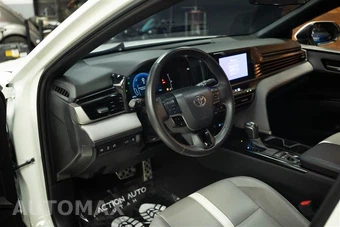 2025 Toyota Camry SE - miniatura 9