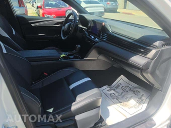 2025 Toyota Camry SE - miniatura 18