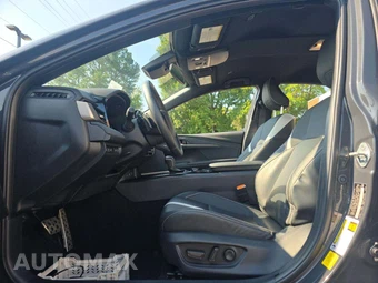 2025 Toyota Camry SE - miniatura 6
