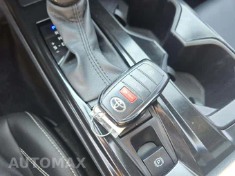 2025 Toyota Camry SE - miniatura 8